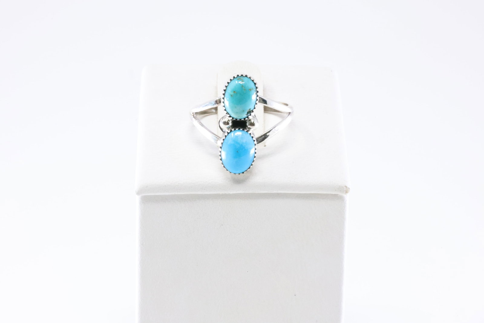 Native America Navajo Sterling Silver Turquoise Ring By J.: This is a Native America Navajo Sterling Silver Turquoise Ring By J. Stamp J. Ring Size: 7.00.