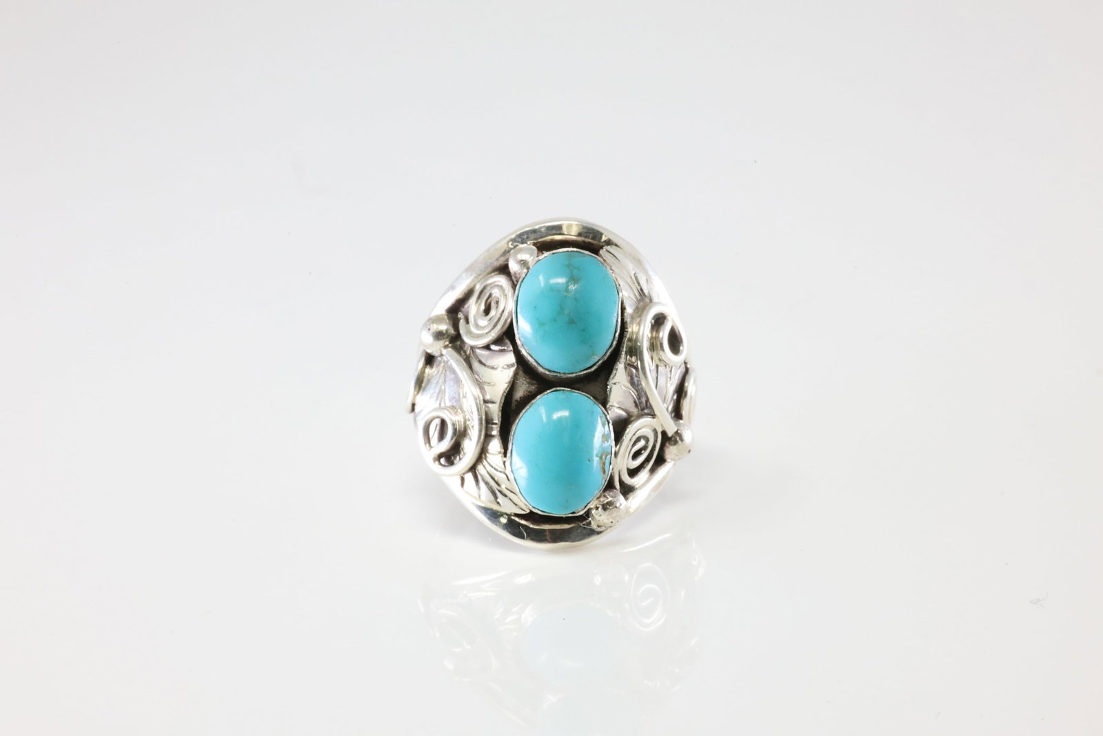 Native America Navajo Sterling Silver Turquoise Ring By B.: This is a Native America Navajo Sterling Silver Turquoise Ring By B. Stamp B. Ring Size: 11.00.