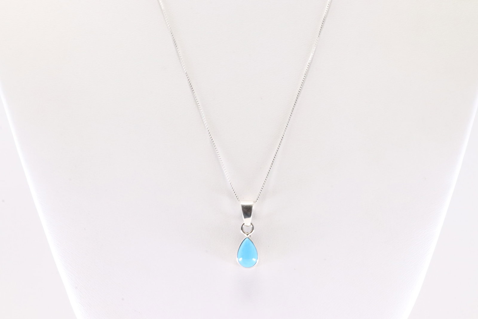 Native America Navajo Sterling Silver Turquoise Necklace By S.: This is a Native America Navajo Sterling Silver Turquoise Necklace By S. Stamp S. Necklace Lenght: 18.00.