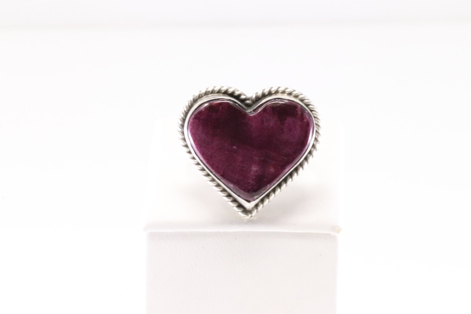 Native America Navajo Sterling Silver Purple Spiny Oyster Heart Ring By C. Belone.: This is a Native America Navajo Sterling Silver Purple Spiny Oyster Heart Ring By C. Belone. Stamp C.Belone. Ring Size: 9.50.