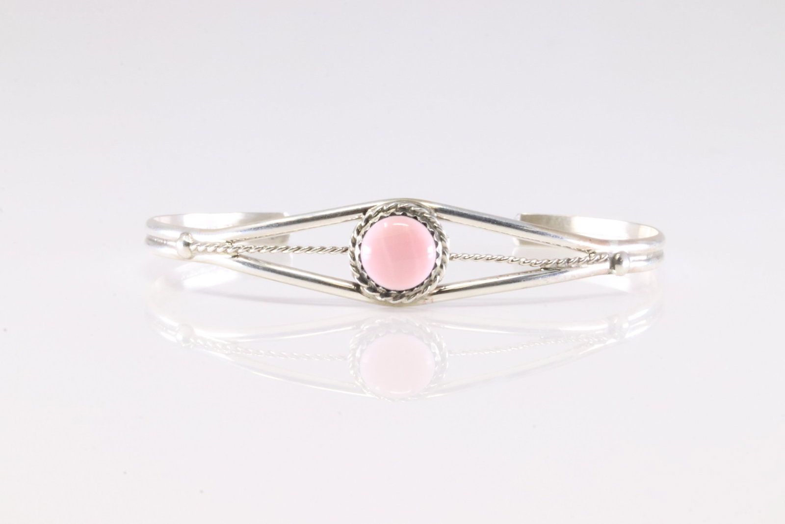 Native America Navajo Sterling Silver Pink Conch Shell Bracelet Cuff By Esther White.: This is a Native America Navajo Sterling Silver Pink Conch Shell Bracelet Cuff By Esther White. Stamp E.W.