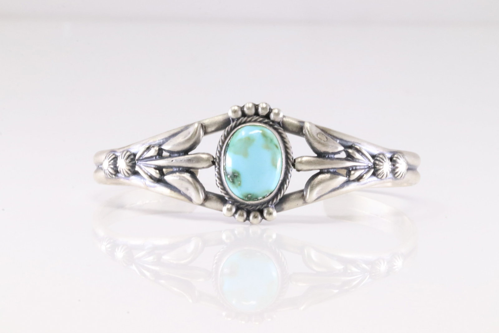 Native America Navajo Sterling Silver Sonora Gold Turquoise Bracelet Cuff By Bobby Platero.: This is a Native America Navajo Sterling Silver Sonora Gold Turquoise Bracelet Cuff By Bobby Platero. Stamp From R.B Company.