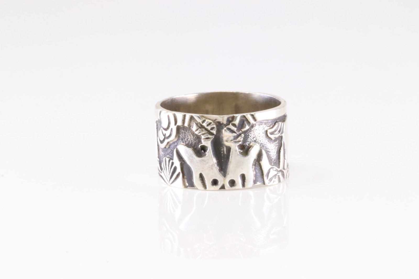 Native America Navajo Sterling Silver Story Horse Ring By B.: This is a Native America Navajo Sterling Silver Story Horse Ring By B. Ring size: 10.00.