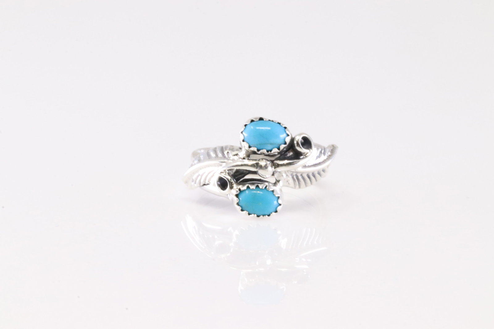 America Sterling Silver Turquoise Ring.: This is a America Sterling Silver Turquoise Ring. Ring Size: 6.50.