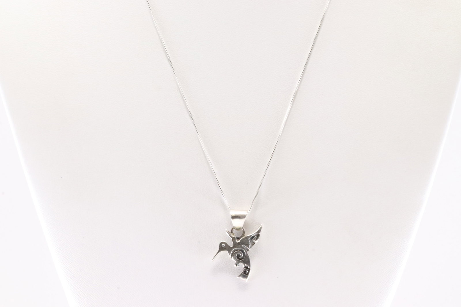 Native America Navajo Stearling Silver Hummingbird Pendant By E.K. With A 925 Necklace.: This is a Native America Navajo Stearling Silver Hummingbird Pendant By E.K. With A 925 Necklace. Necklace length: 18.00"