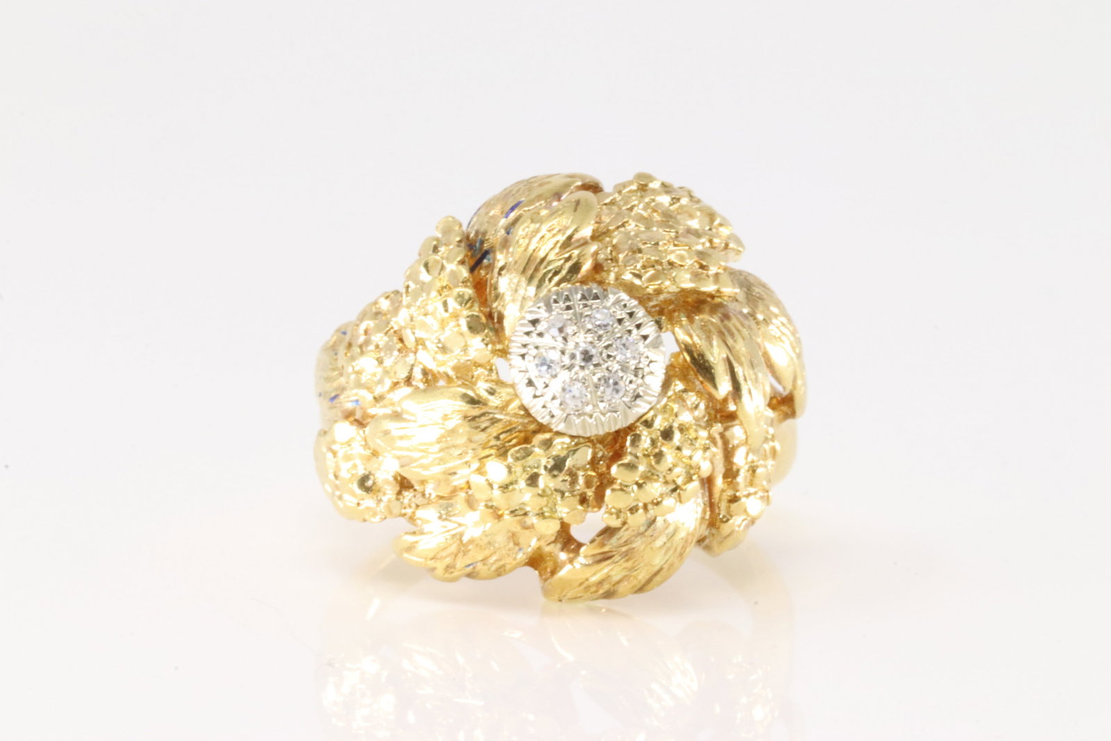 Elegant Diamond Ring 18Kt. (1 of 4)