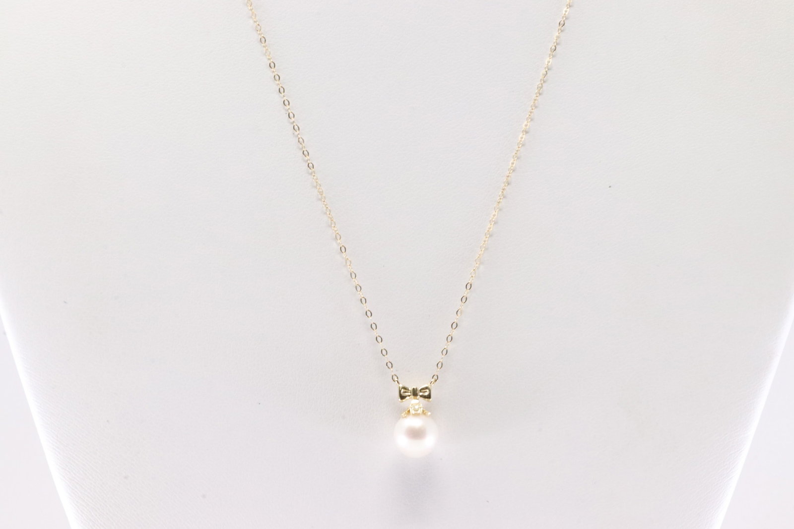 Pearl & Diamond Pendant / Necklace 10Kt. (1 of 3)