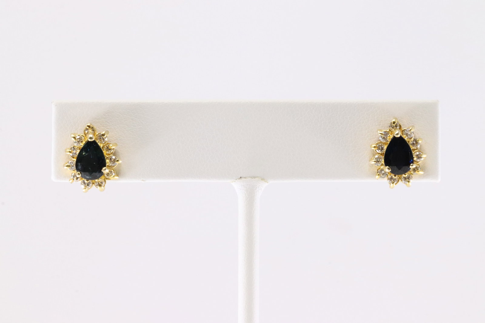 Ruby & Diamond Ring 14Kt.: Ladies 14Kt Yellow Gold Sapphire & Diamond Stud Earring. This Chraming Stud Earring's has Pear-Shape Sapphire with 10 Sparkling Diamonds on To Each. Diamonds weight appprox: 1.00ctw. Total weight: