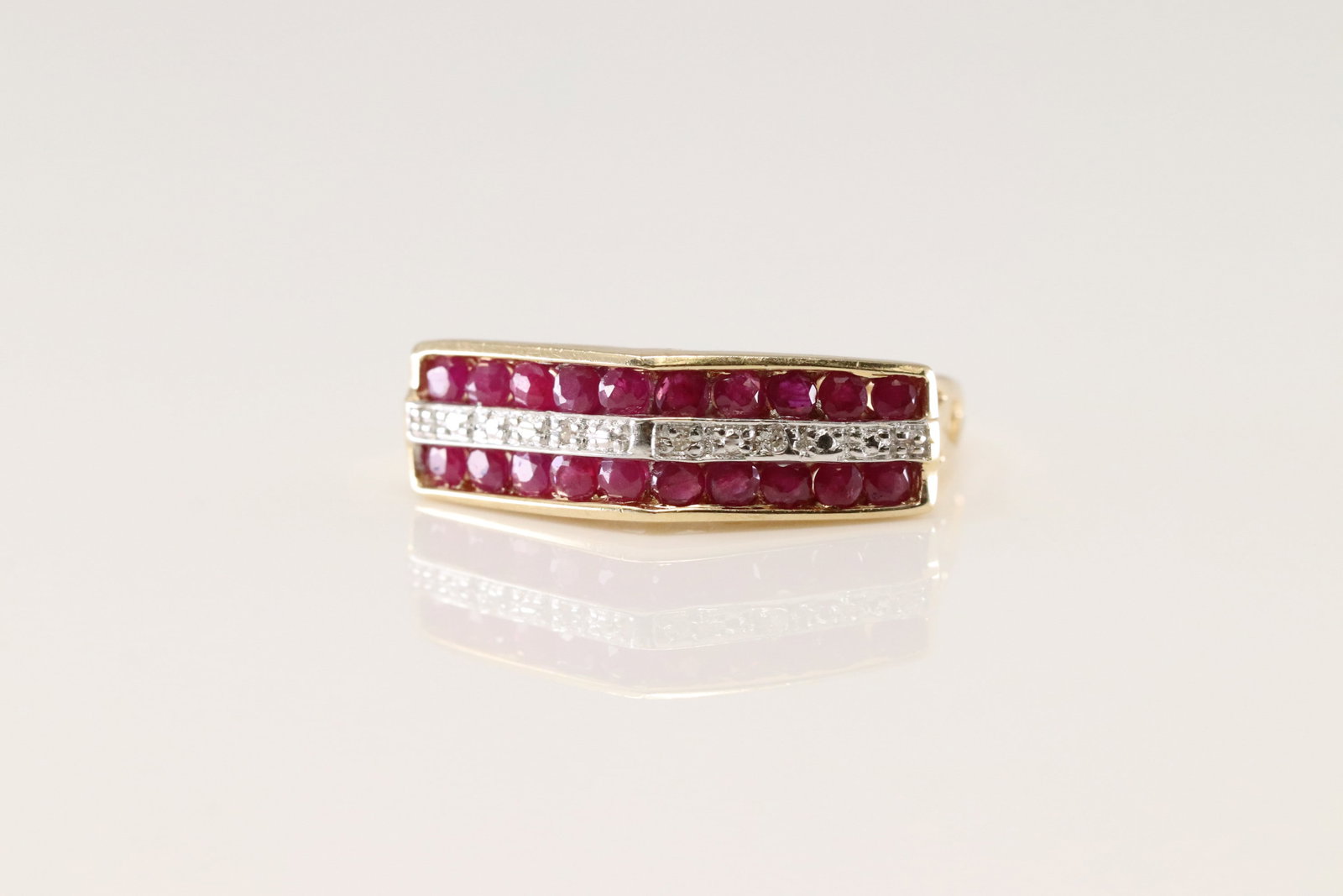 Ruby & Diamond Ring 10Kt. - 3
