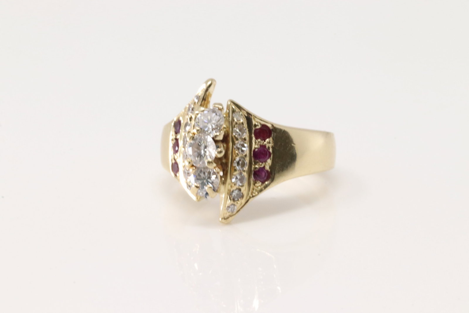 Elegant Ruby & Diamond Ring 14Kt. - 3