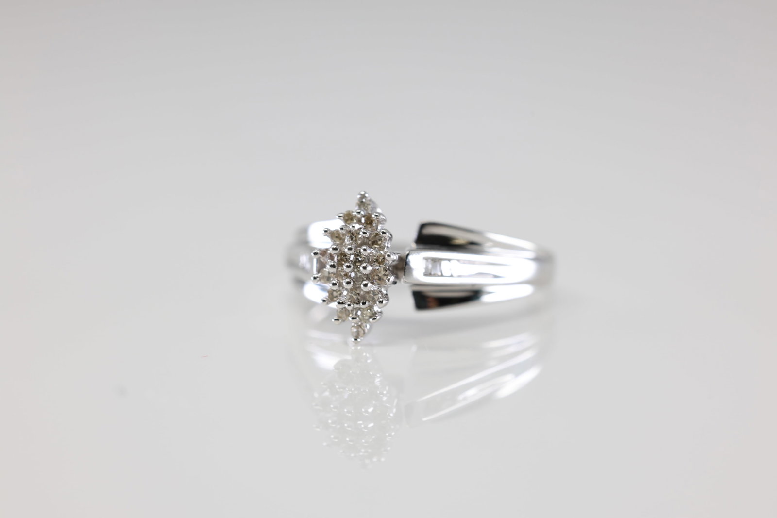 Diamond Ring 10Kt. - 3