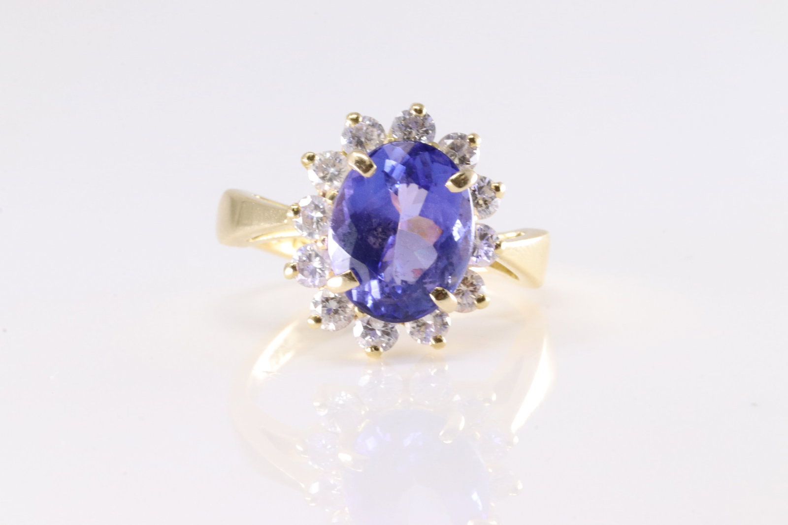 Amethyst & Diamond Ring 18Kt.: Ladies 18Kt Yellow Gold Amethyst & Diamond Ring. This Elegant Ring has A Beautiful Amethyst Gem Stone With 12 Round Brilliant Diamonds. Diamond Approx Weight: 0.85ctw. Ring Size: 7.00. Total Weight: