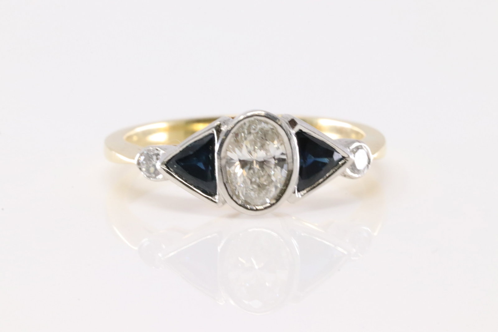 Sapphire & Diamond Ring 18Kt. (1 of 4)