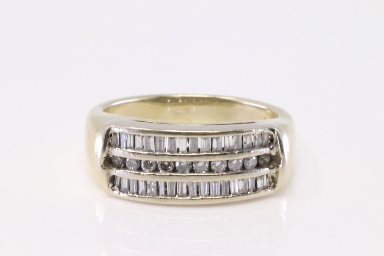 Diamond Ring 14Kt.: Ladies 14Kt White Gold Diamond Ring. Ring has 42 round Diamonds. Diamonds Approx weight: 0.60 ctw Ring size: 5.00. Total weight: 5.90 Grams.