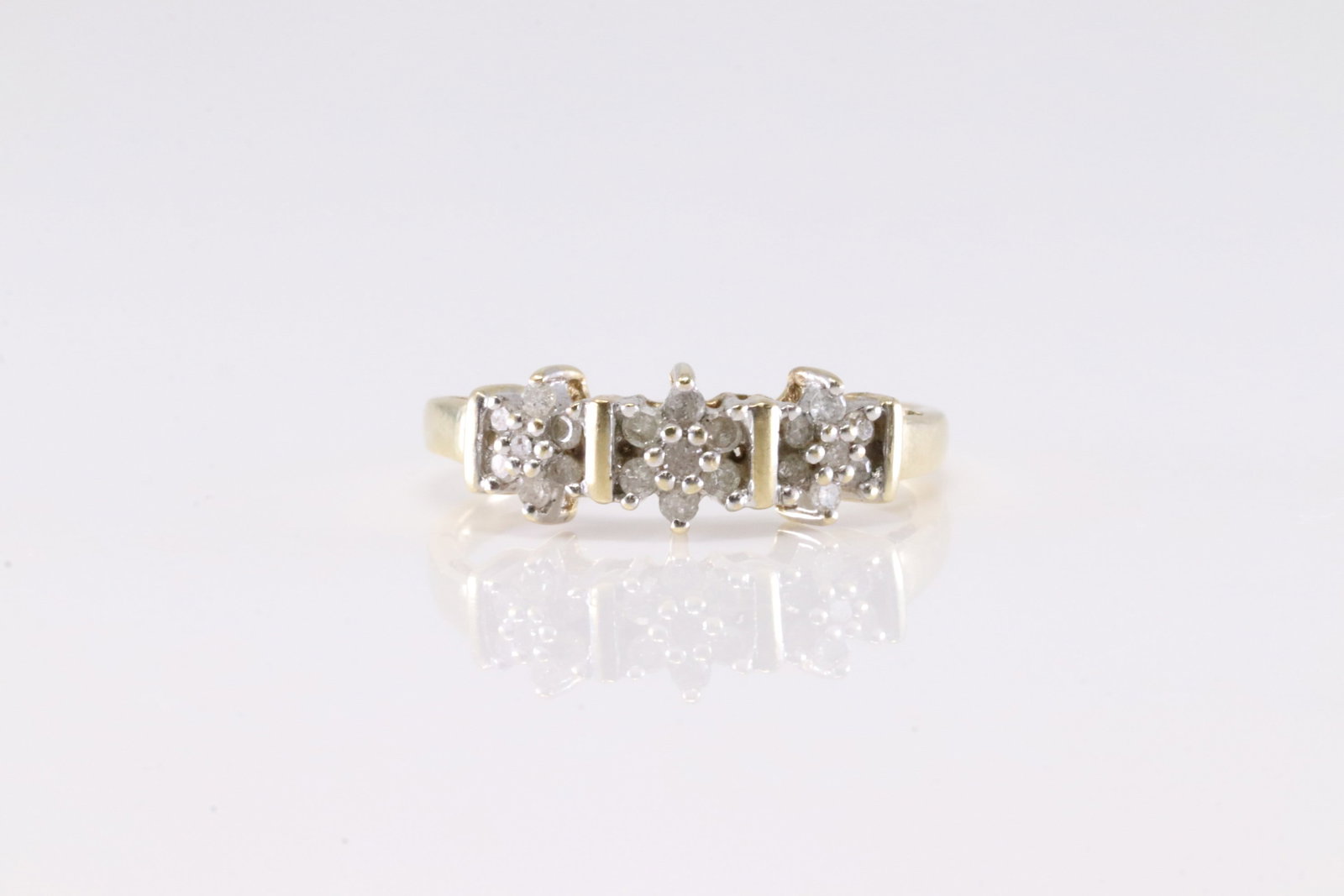 Diamond Ring 10Kt.: Ladies 10Kt Yellow Gold Diamond Ring. This Charming Ring has Flowers Design with Sparkling Diamonds. Ring size: 6.50. Total weight: 2.10 Grams.