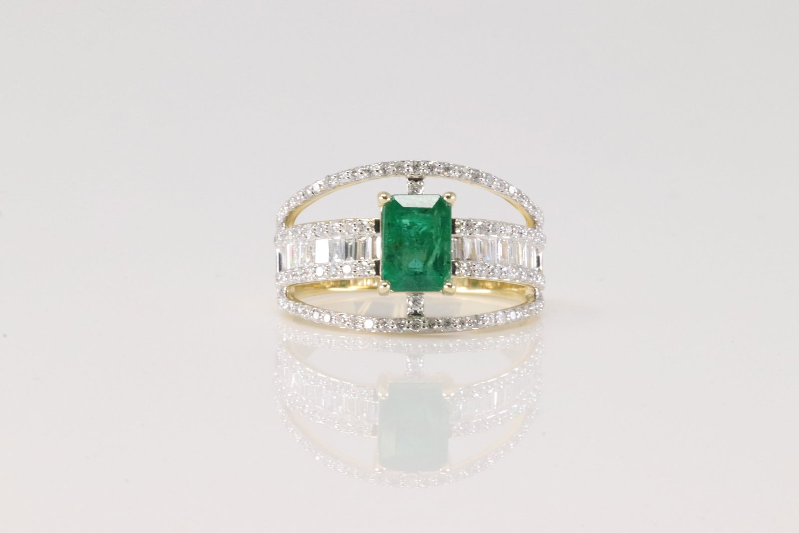 Emerald & Diamond Ring 14Kt.: Ladies 14Kt Yellow Gold Diamond Ring. This Elegant Ring has Beautiful Green Emerald in the center & Brilliants Baguette with Round Diamonds. Diamonds weight: 0.63ctw. Ring size: 6.50.