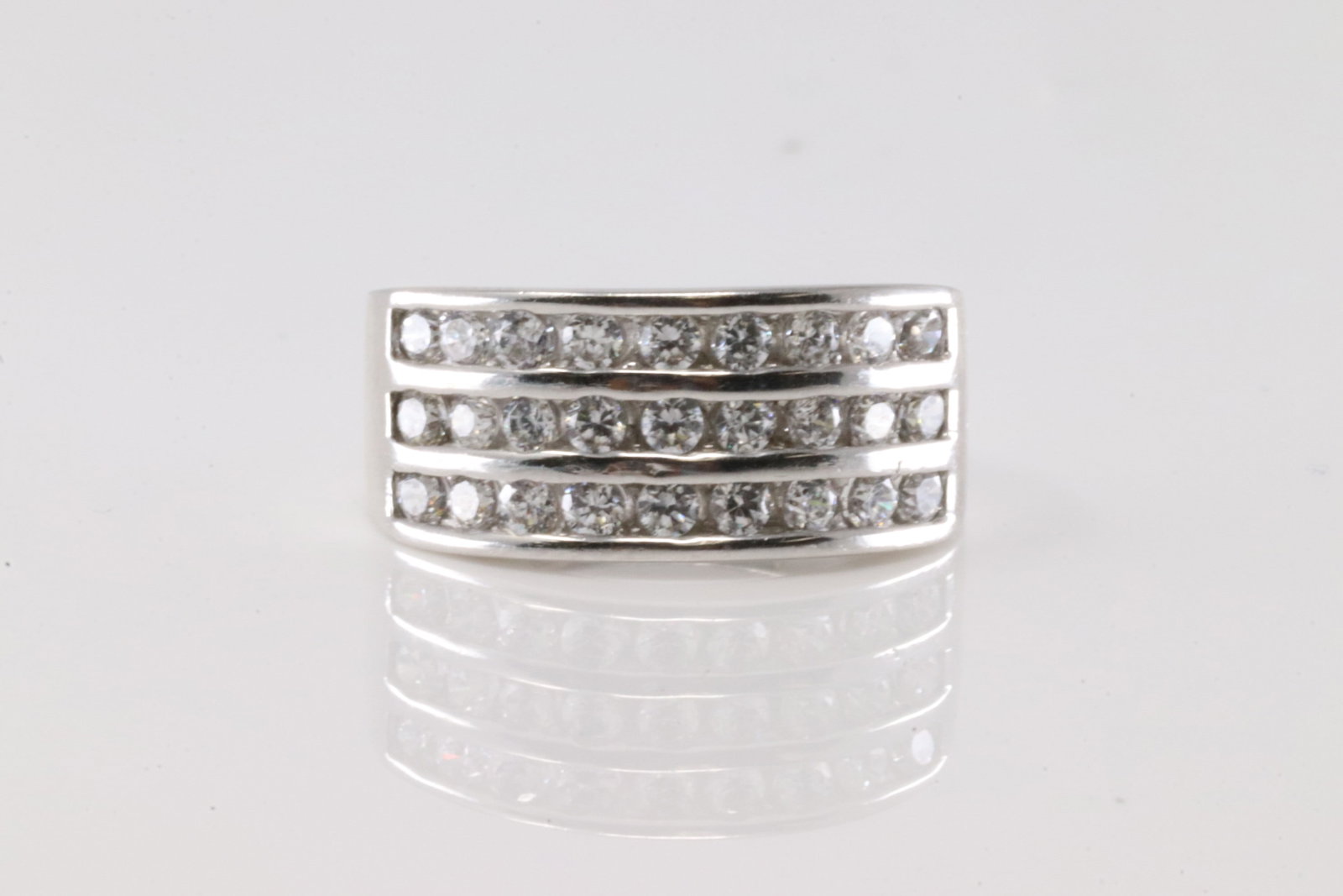 Wedding Diamond Ring 14Kt.: 14Kt White Gold Wedding Diamond Ring. This beautiful band ring has 3 rows with 45 saprkling diamonds. Diamonds weight approx: 0.90 Ring size: 7.00. Total weight: 4.80 Grams.
