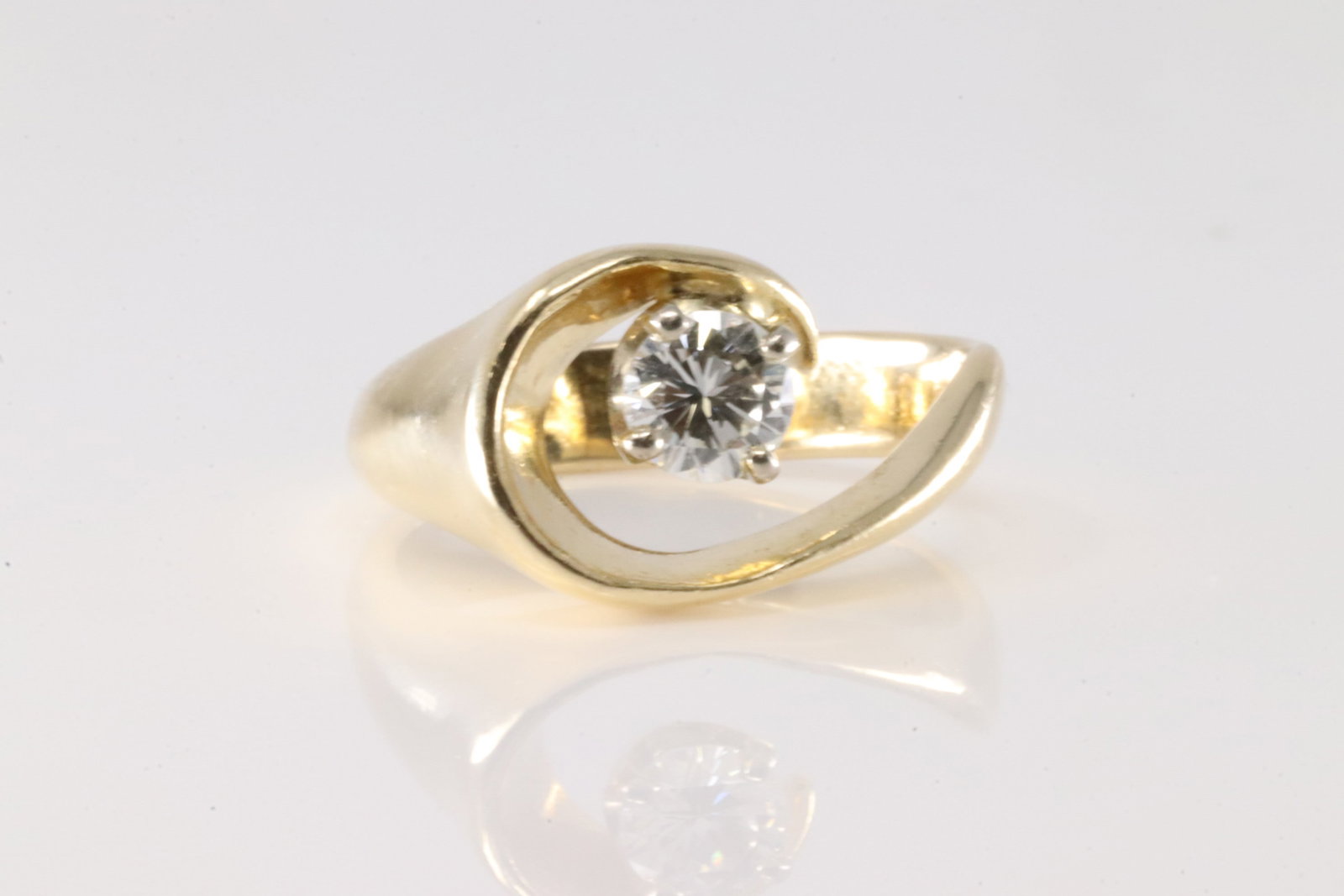 Elegant Diamond Ring 14Kt. (1 of 4)