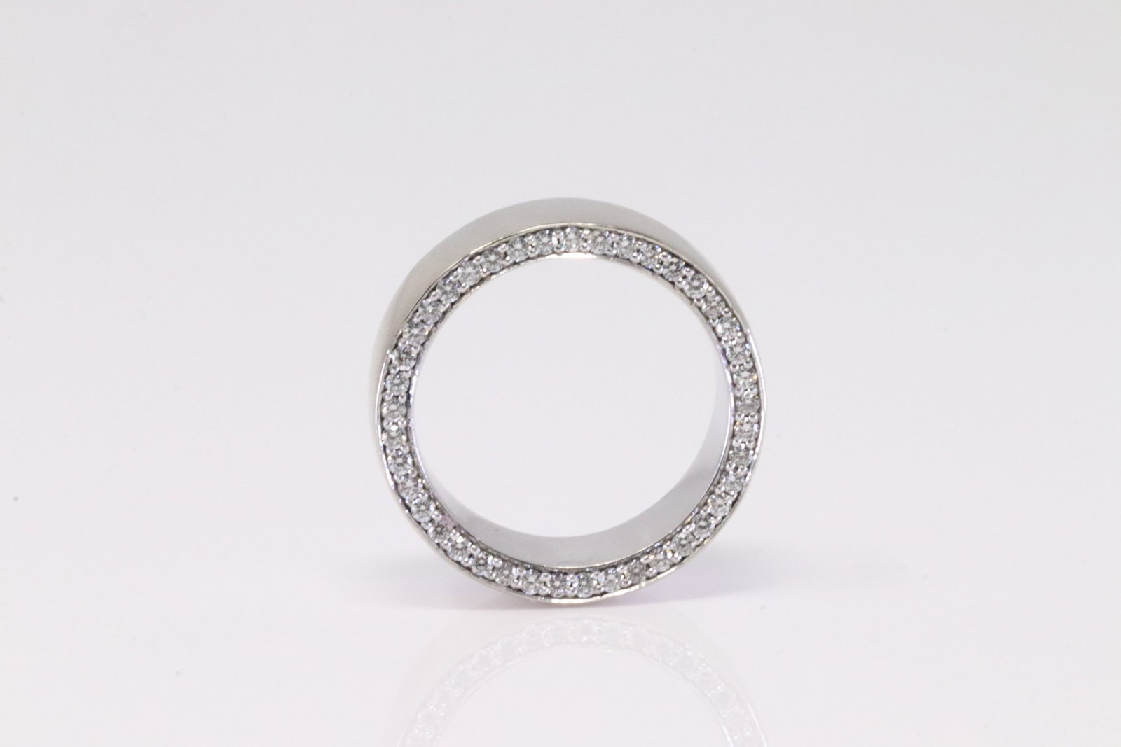 Diamond Ring 18Kt.: 18Kt White Gold Diamond Ring. Ring has Double Row settings on the sides of the ring with approx 85 round Briliants Diamonds. Diamonds weight approx: 2.00cttw. Ring size: 9.00. Total weight: 19.20
