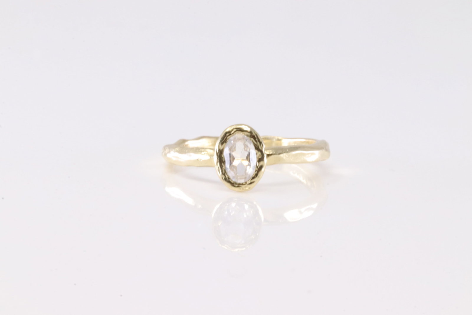 Rose Cut Diamond Ring 14Kt.: Ladies 14Kt Yellow Gold Rose Cut Diamond Ring. This Ring has Gorgeous Sparkling Rose Cut Diamond. Diamond Approx Weight: 0.40 ctw Ring Size: 7.50. Total Weight: 2.50 Grams.