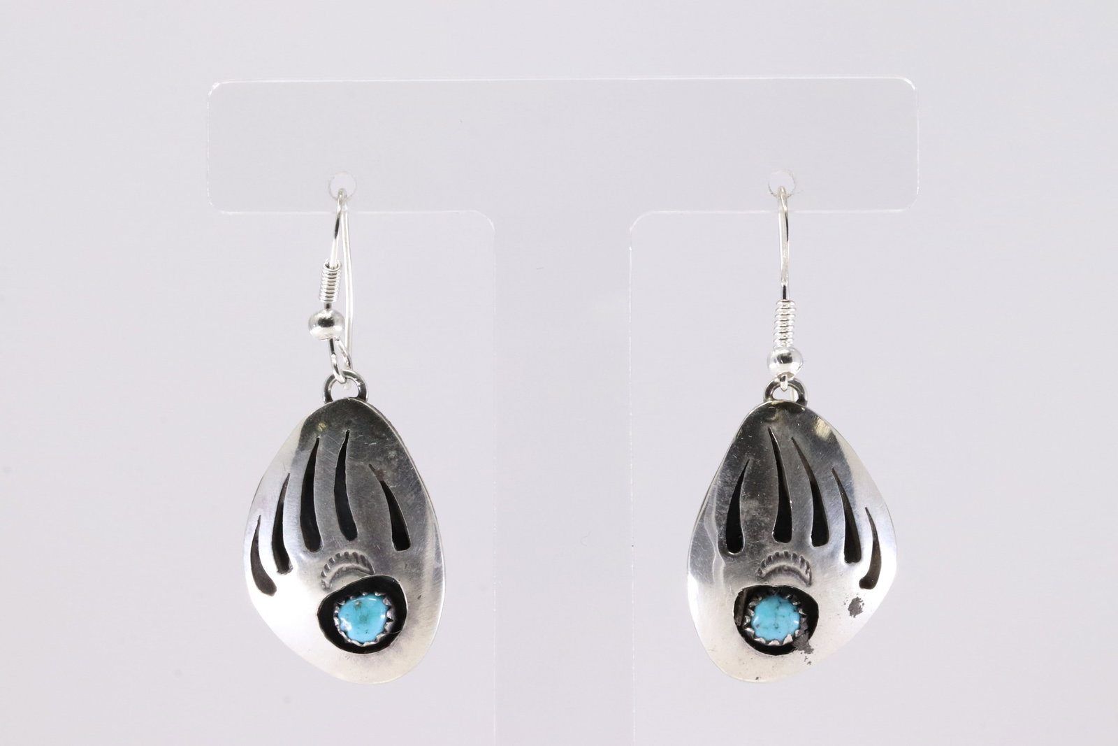 Native America Navajo Sterling Silver Bear Paw Turquoise Dangling Earring's By Ervin Begay.: This is a Native America Navajo Sterling Silver Bear Paw Turquoise Dangling Earring's By Ervin Begay. Stamp B.