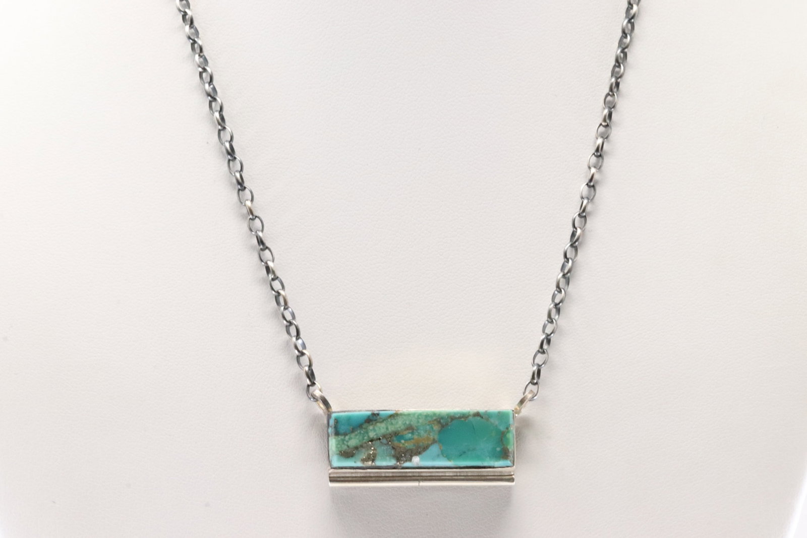 Native America Navajo Sterling Silver Kingman Turquoise Necklace By Steve Francisco.: This is a Native America Navajo Sterling Silver Kingman Turquoise Necklace By Steve Francisco. Stamp SF. Necklace Length: 16.00.