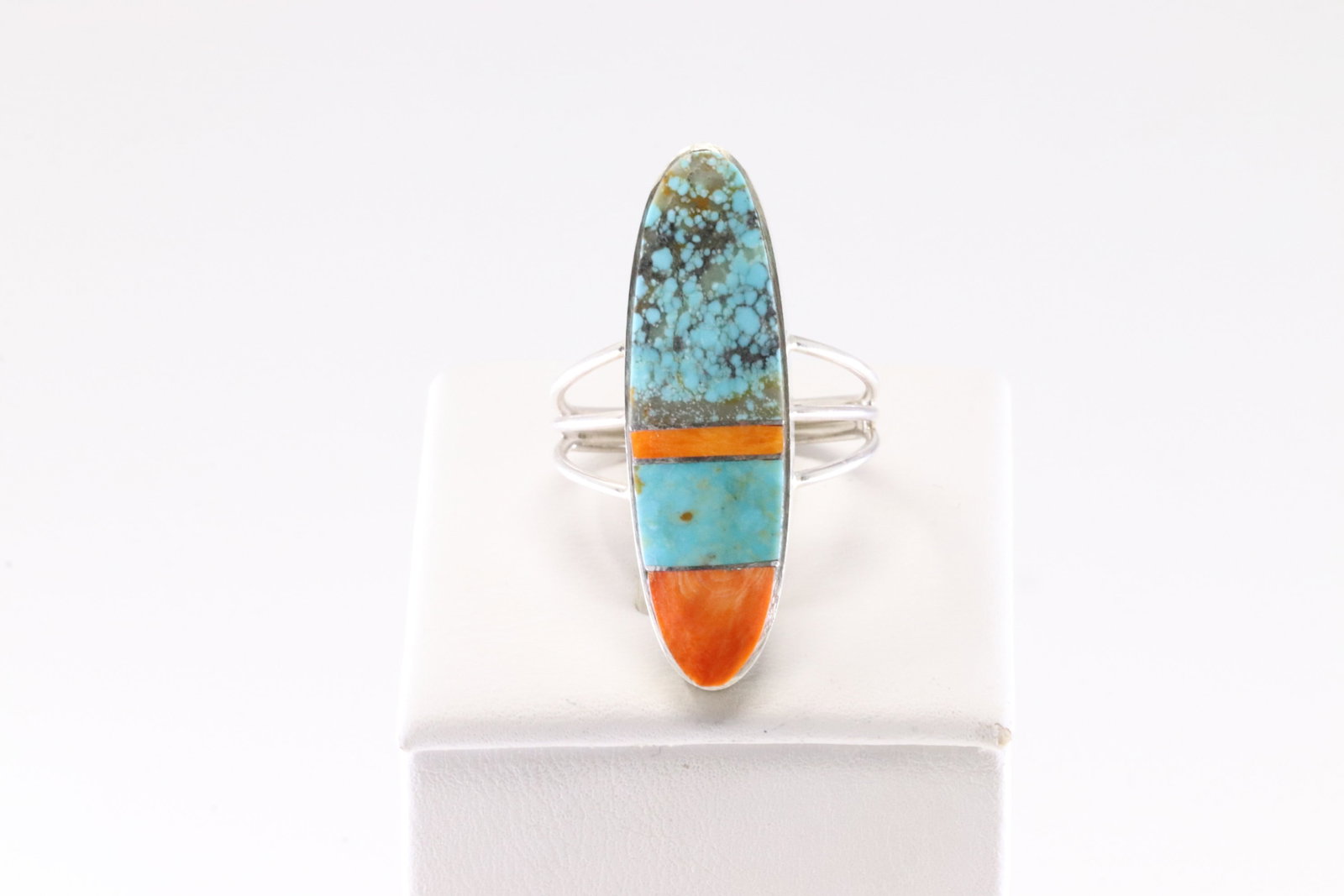 Native America Navajo Sterling Silver Spiny Oyster & Turquoise Inlay Ring By H. Smith.: This is a Native America Navajo Sterling Silver Spiny Oyster & Turquoise Inlay Ring By H. Smith. Stamp H. Smith. Ring Size: 9.50.