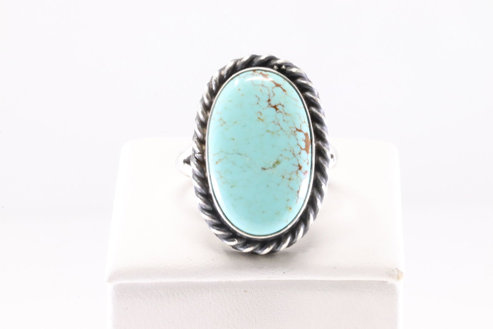 Native America Navajo Sterling Silver Turquoise Ring By SE.: This is a Native America Navajo Sterling Silver Turquoise Ring By SE. Stamp SE. Ring Size: 9.00.