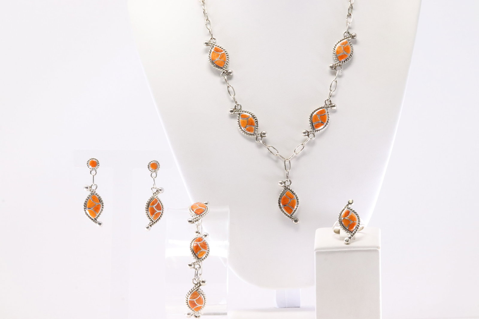 America Sterling Silver Spiny Oyster Necklace, Post / Dangling Earring's, Bracelet Link & Ring Set.: This is a America Sterling Silver Spiny Oyster Necklace, Post / Dangling Earring's, Bracelet Link & Ring Set. Necklace Length: 20.00. Bracelet Length: 8.00. Ring Size: 7.00.