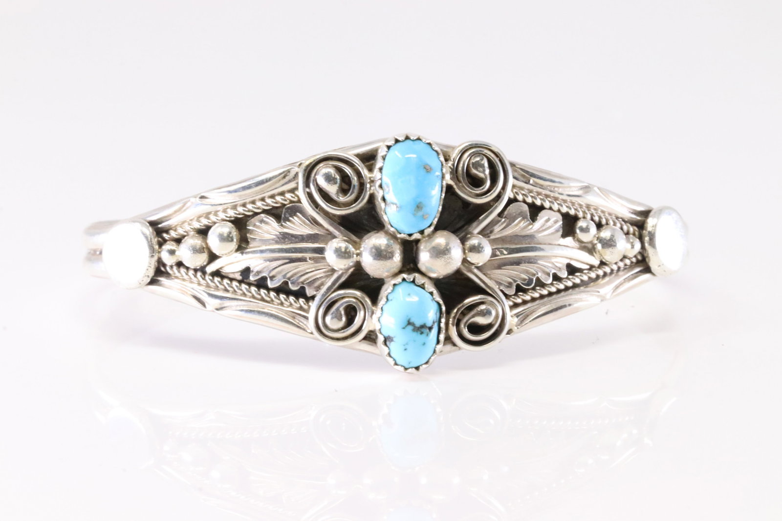 Native America Navajo Sterling Silver Kingman Turquoise Bracelet Cuff By Larry Mccorkey.: This is a Native America Navajo Sterling Silver Kingman Turquoise Bracelet Cuff By Larry Mccorkey. Stamp LM.