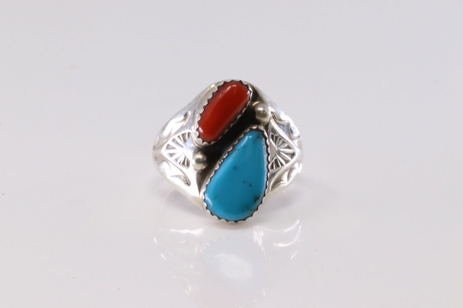 Native America Navajo Sterling Silver Coral & Turquoise Ring By ML.: This is a Native America Navajo Sterling Silver Coral & Turquoise Ring By ML. Stamp ML. Ring Size: 10.50.