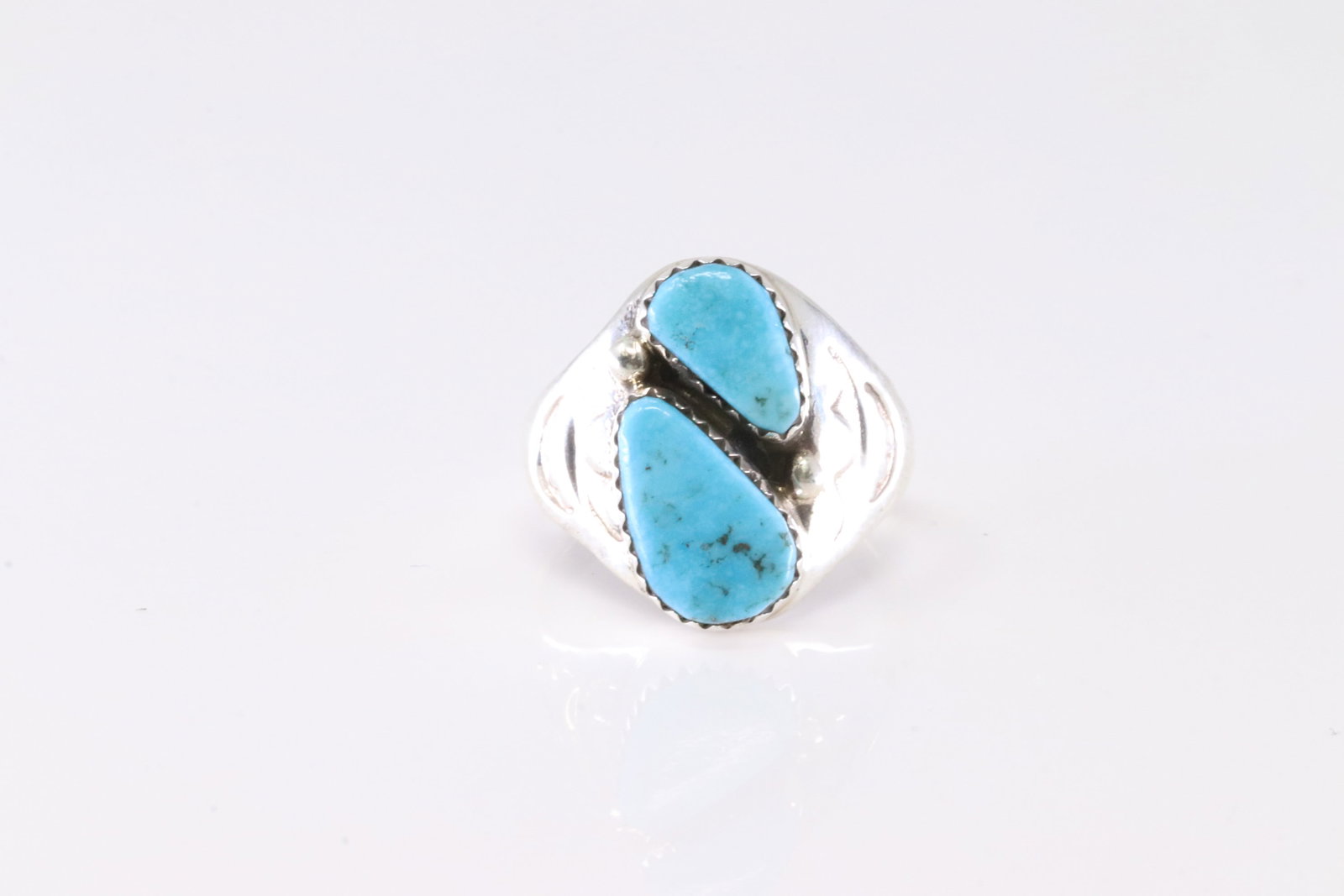 Native America Navajo Sterling Silver Turquoise Ring By M.L.: This is a Native America Navajo Sterling Silver Turquoise Ring By M.L. Stamp ML. Ring Size: 9.25.