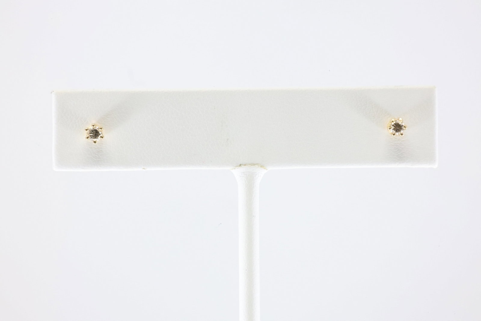 Diamond Stud Earring 14Kt.: 14Kt Yellow Gold Stud Diamond Earring. This Charming Stud Earring has Sparkling Diamonds.