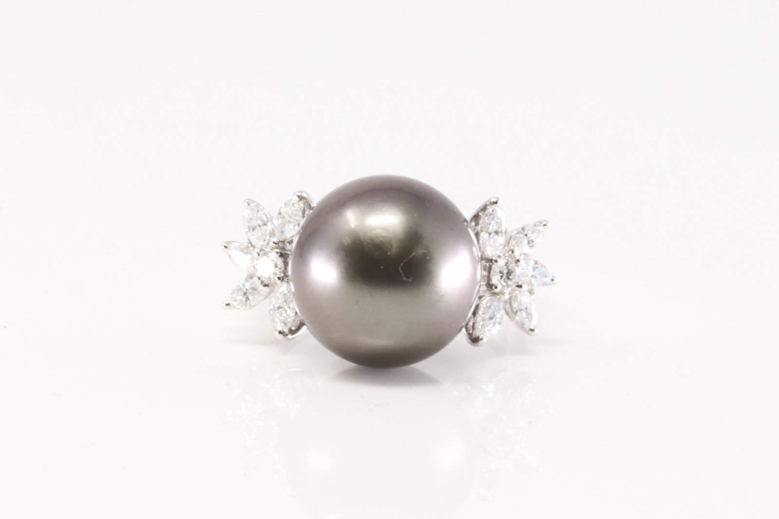 Elegant Tahitian Pearl & Diamond Ring 18Kt.: Ladies 18Kt White Gold Elegant Tahitian Pearl & Diamond Ring. This Elegant Ring has Tahitian Pearl with 14 round and 8 Marquise Diamonds. Diamonds Approx Weight: 1.00ctw. Ring Size: 6.00. Total Weight