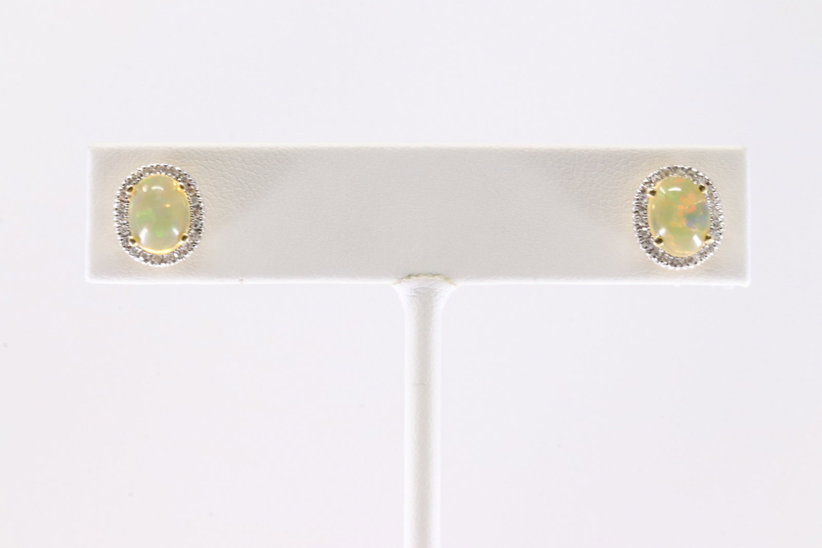 Citrine & Diamond Stud Earring 14Kt.: Ladies 14Kt Yellow Gold Citrine & Diamond Stud Earring. This Elegant Earring's has Oval Citrine Gemstone With 48 Round Sparkling Daimonds. Total Weight: 2.29 Grams.