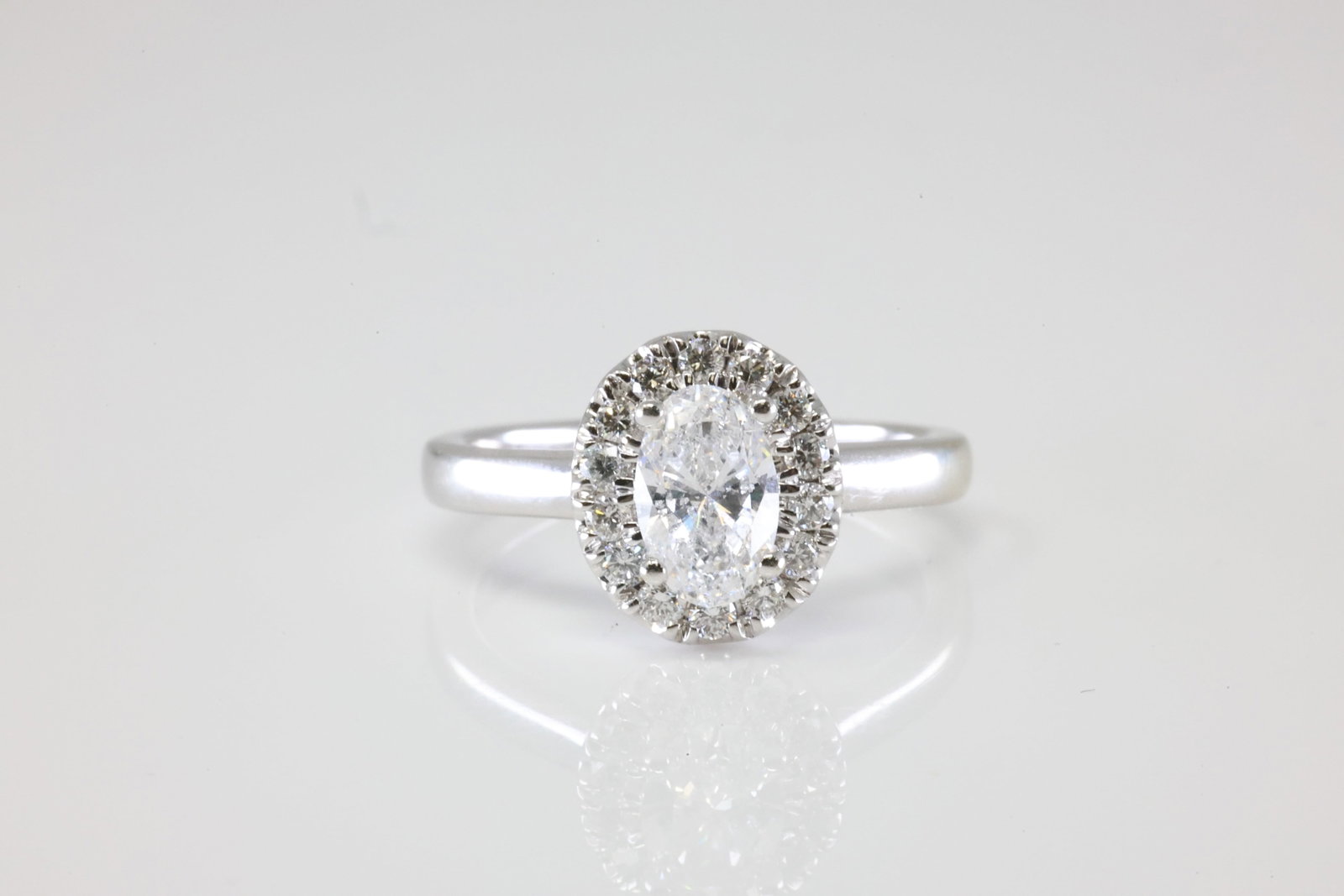 Elegant Diamond Ring 14Kt. (1 of 4)