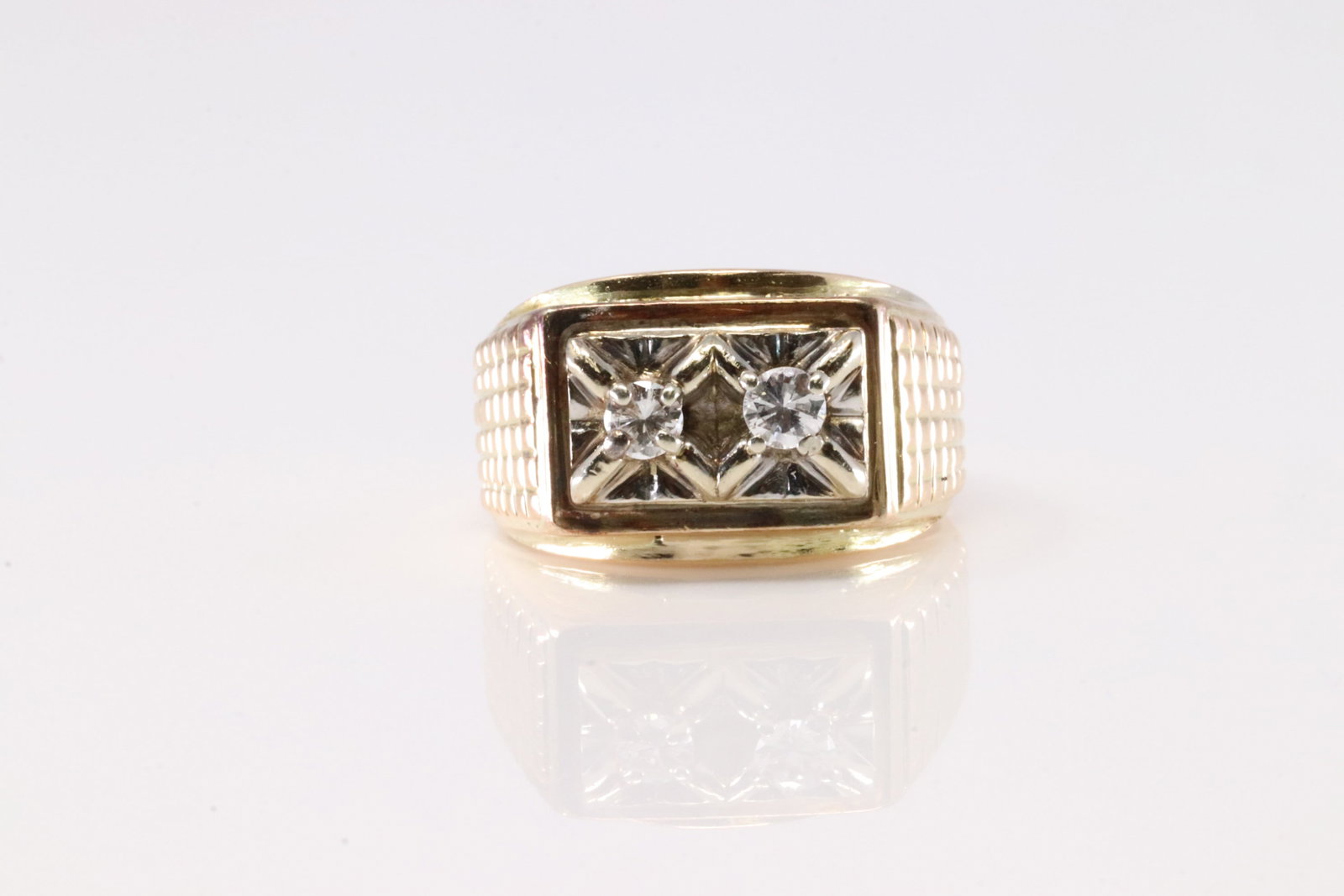 Diamond Ring 18Kt.: Ladies 18Kt Yelllow Gold Diamond Ring. This Charming Ring has 2 Round Sparkling Diamonds. Diamond Approx Weight: 0.50ctw. Ring Size: 8.00. Total Weight: 9.40 Grams.
