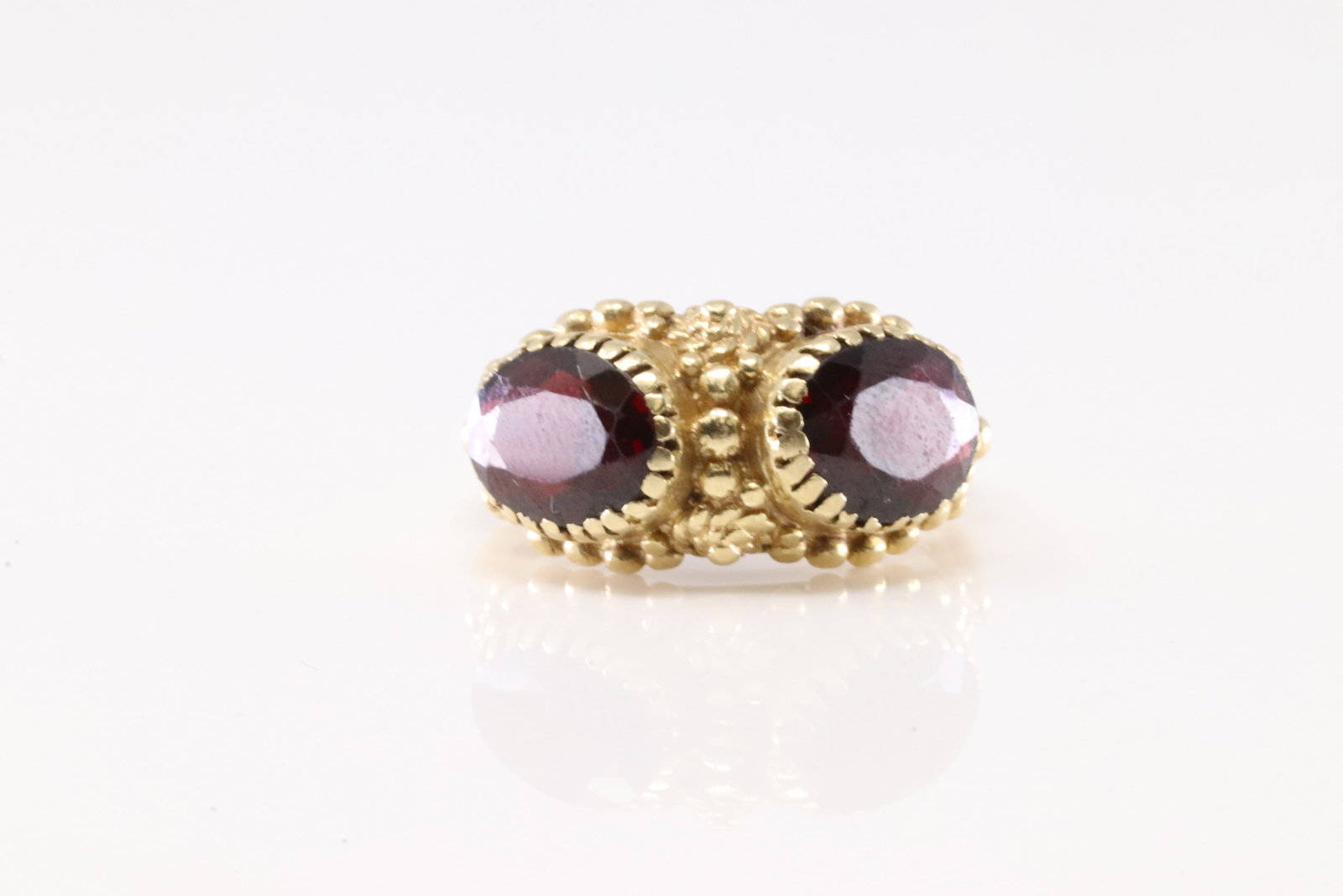 Elegant Garnet Ring 14Kt. (1 of 4)