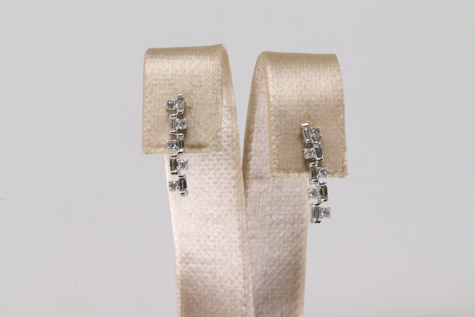 Diamond Earring 14k. (1 of 3)