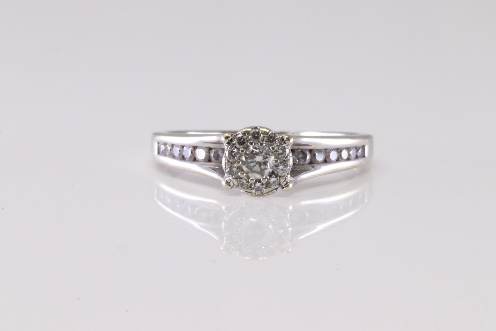 Diamond Ring 14KT.: Ladies 14Kt White Gold Diamond Ring. This Charming Ring has 31 Round Sparkling Diamonds. Diamond Approx Weight: 1.00cttw. Ring Size: 9.50. Total Weight: 4.12 Grams.