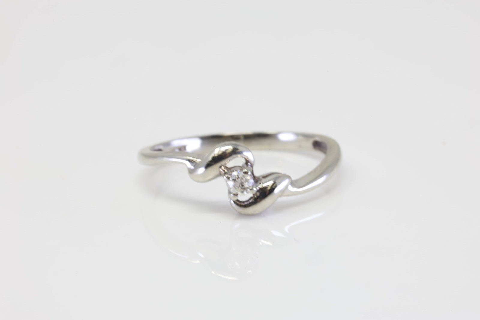 Diamond Ring 10Kt.: Ladies 10kt White Gold Diamond Ring. Ring has one Diamond. Diamonds weight approx: 0.10ct. Ring size: 7.00.