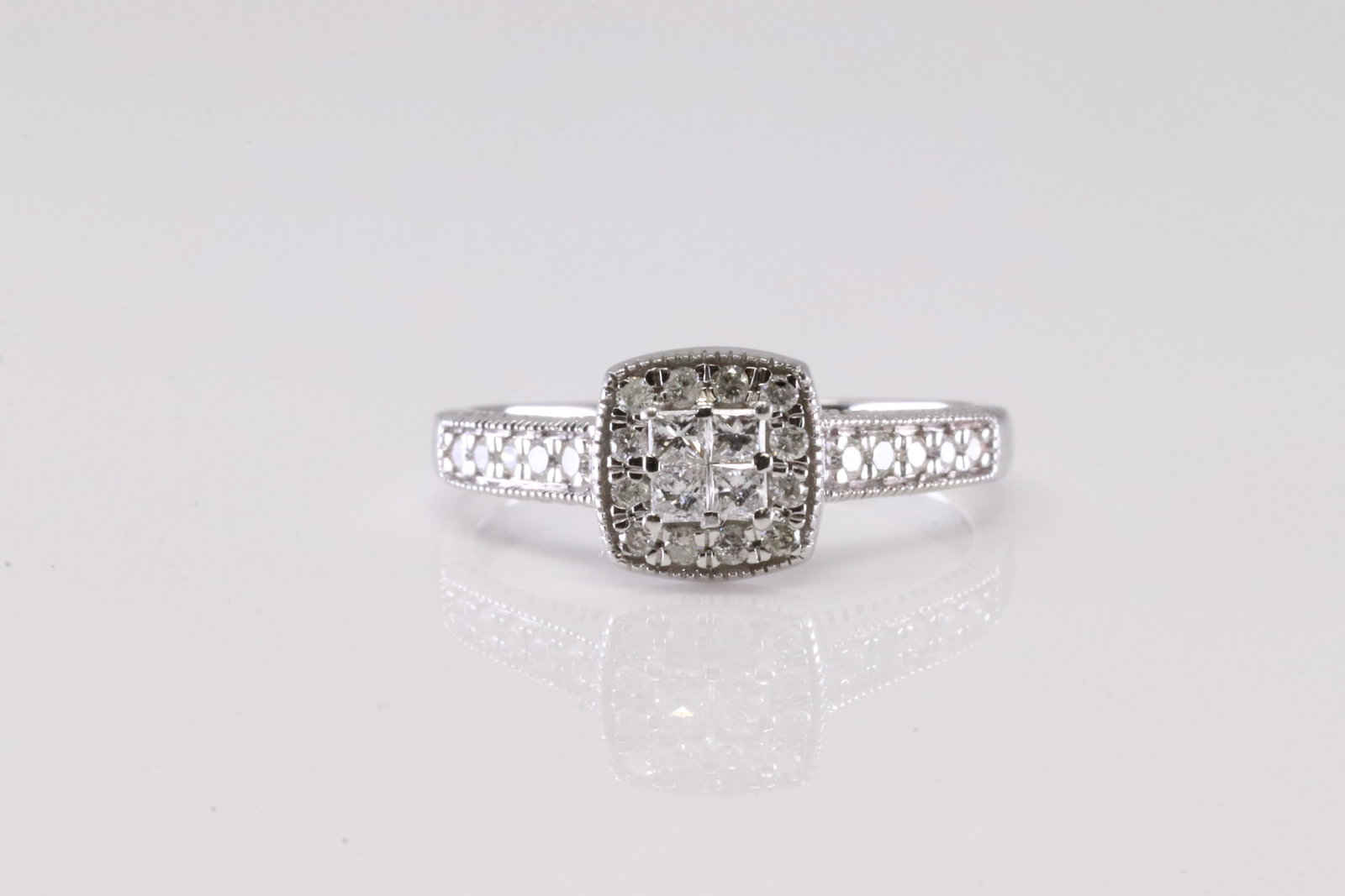 Diamond Ring 10Kt. (1 of 4)