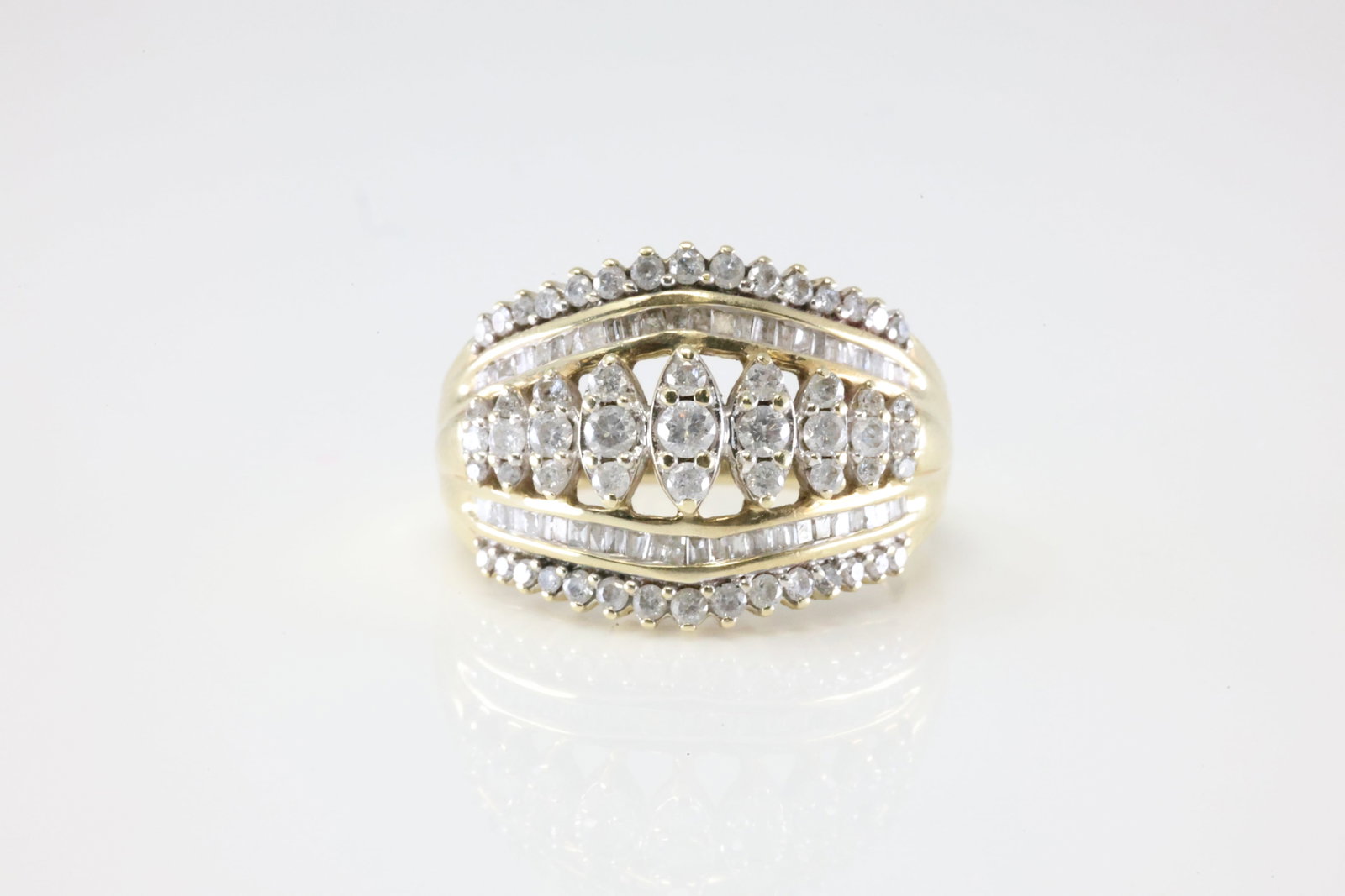 Elegant Diamond Ring 10Kt. (1 of 4)
