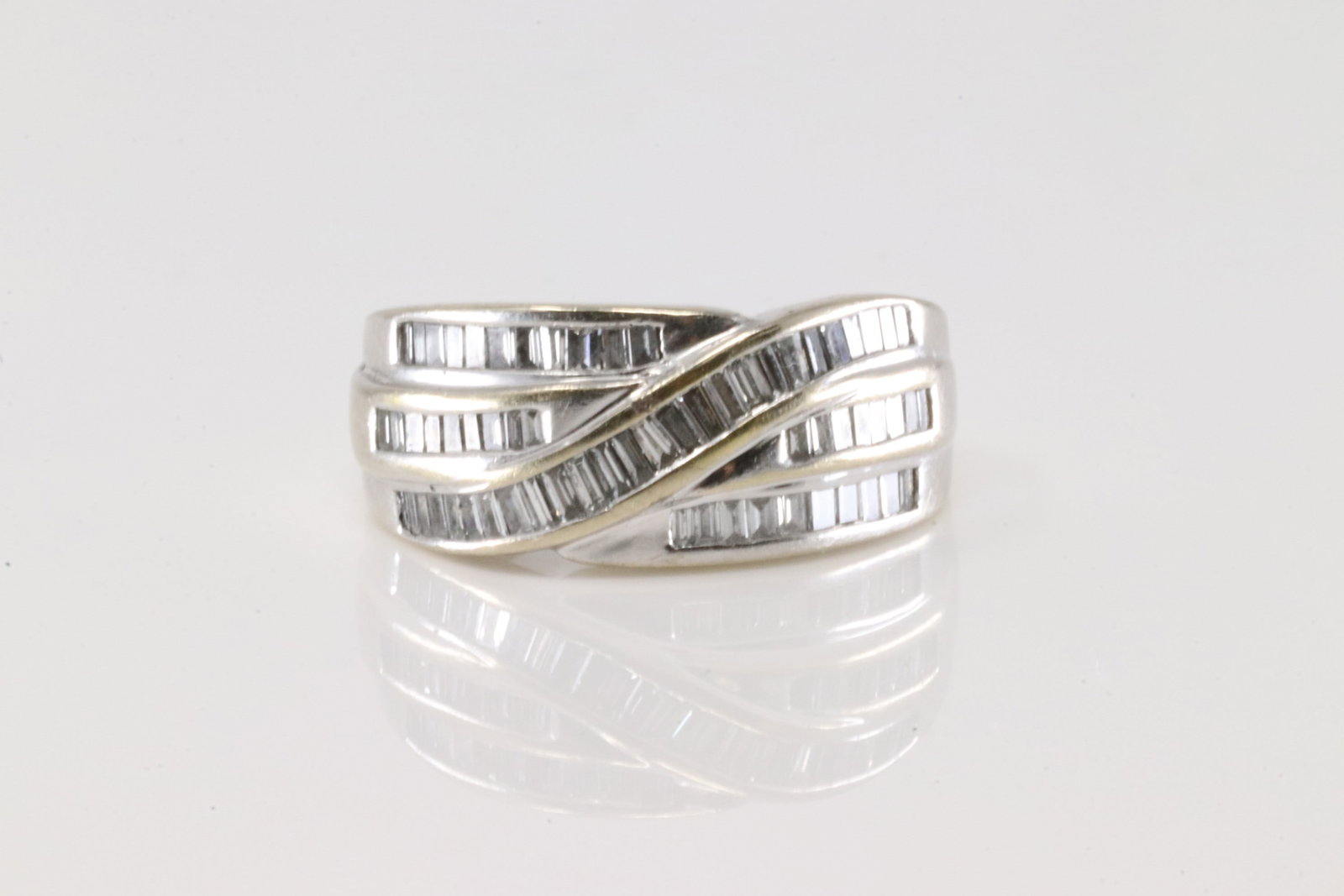 Wedding Baguette Diamond Ring 18Kt.: Ladies 18Kt White Gold Wedding Baguette Diamond Ring. This elegant ring has approx 80 cut bagguete diamonds. Diamonds weight approx: 0.80 ctw Ring size: 6.25. Total weight: 6.60 Grams.
