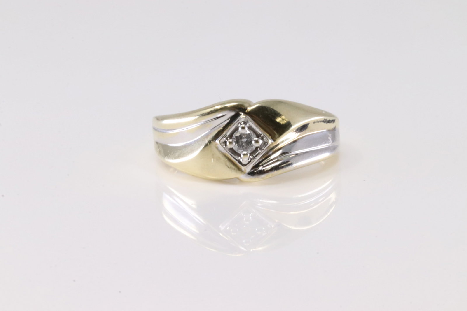 Diamond Ring 10Kt.: 10Kt Yellow Gold Diamond Ring. This Elegant Ring has Solitaire Sparkling Diamond. Ring size: 8.75. Total weight: 3.87 Grams.