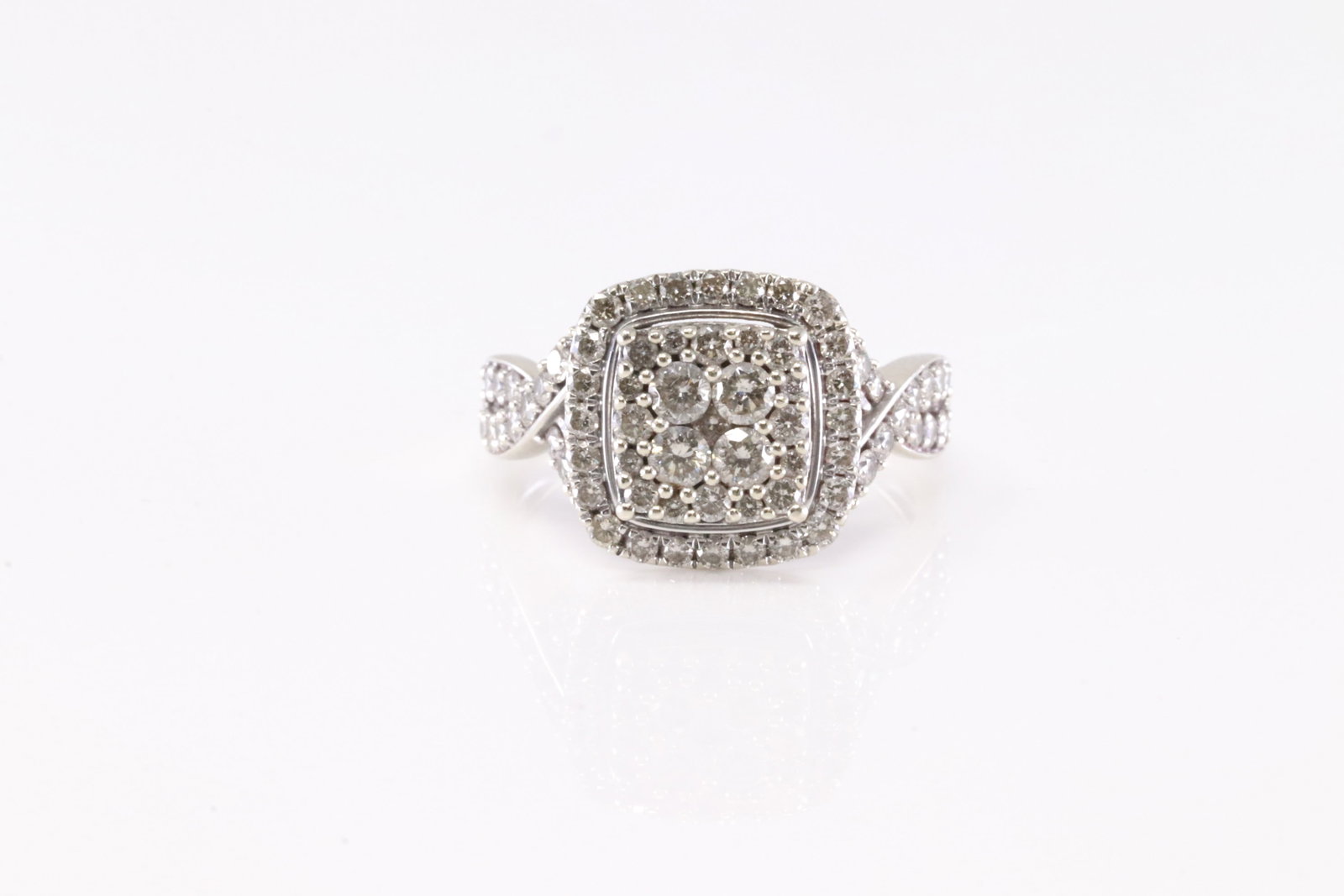 Engagement Diamond Ring 14Kt.: Ladies 14Kt White Gold Engagement Diamond Ring. This Elegant Engagement Ring has Brilliants Diamonds. Diamonds weight approx: 1.00ctw Ring size: 8.75. Total weight: 5.62 Grams.