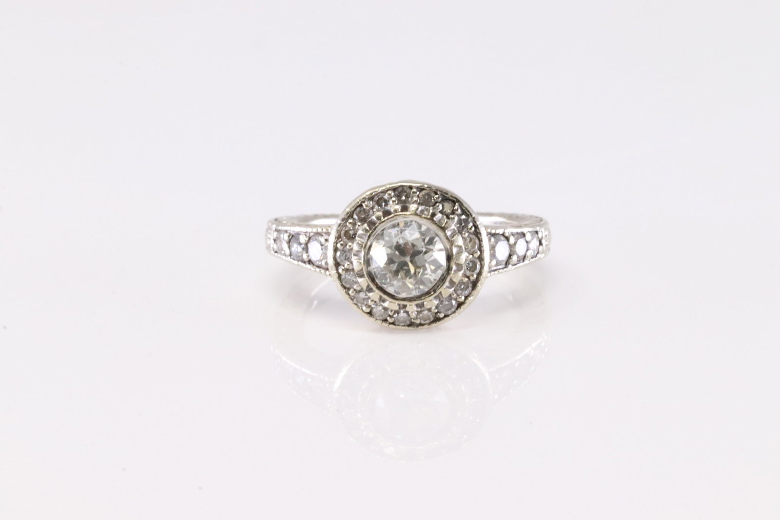 Elegant Diamond Ring 14Kt.: Ladies 14Kt White Gold Diamond Ring. This Elegant Ring has Brilliants Round Diamonds. Diamonds weight approx: 1.45ctw. Ring size: 5.00. Total weight: 5.16 Grams.