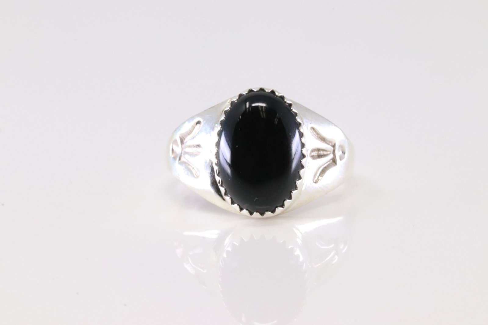 Native America Navajo Sterling Silver Black Onyx Ring By M.L.: This is a Native America Navajo Sterling Silver Black Onyx Ring By M.L. Ring size: 7.75.