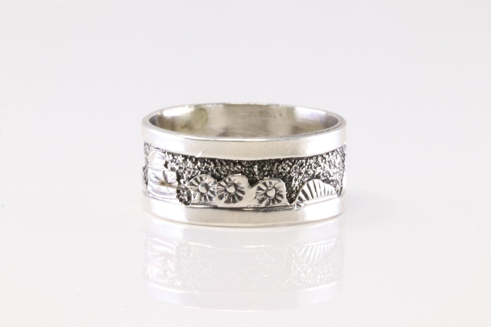 Native America Navajo Sterling Silver Storyteller Ring By B. (1 of 3)