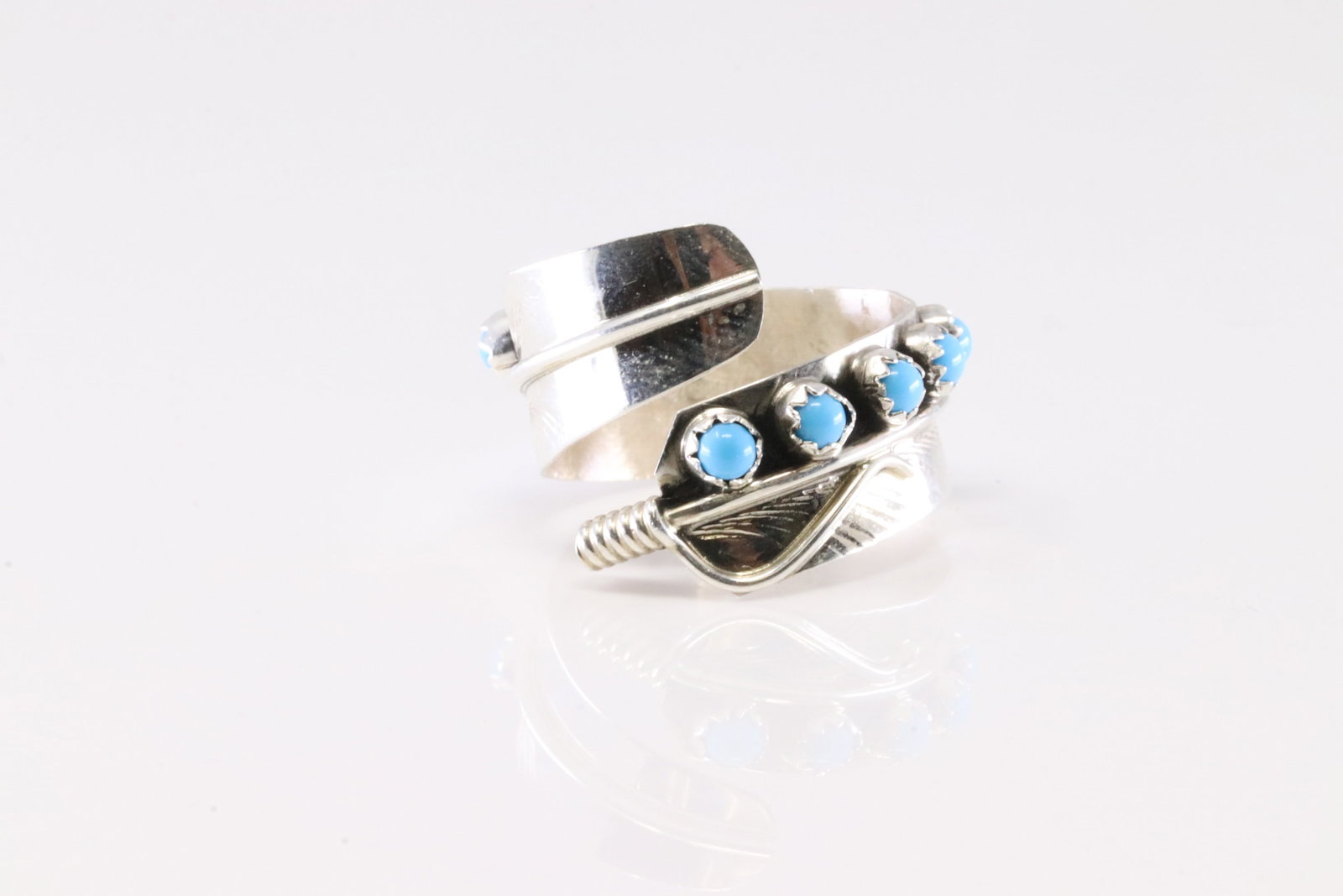 America Sterling Silver Turquoise Feather Ring.: This is a America Sterling Silver Turquoise Feather Ring. Ring Size: 9.00.